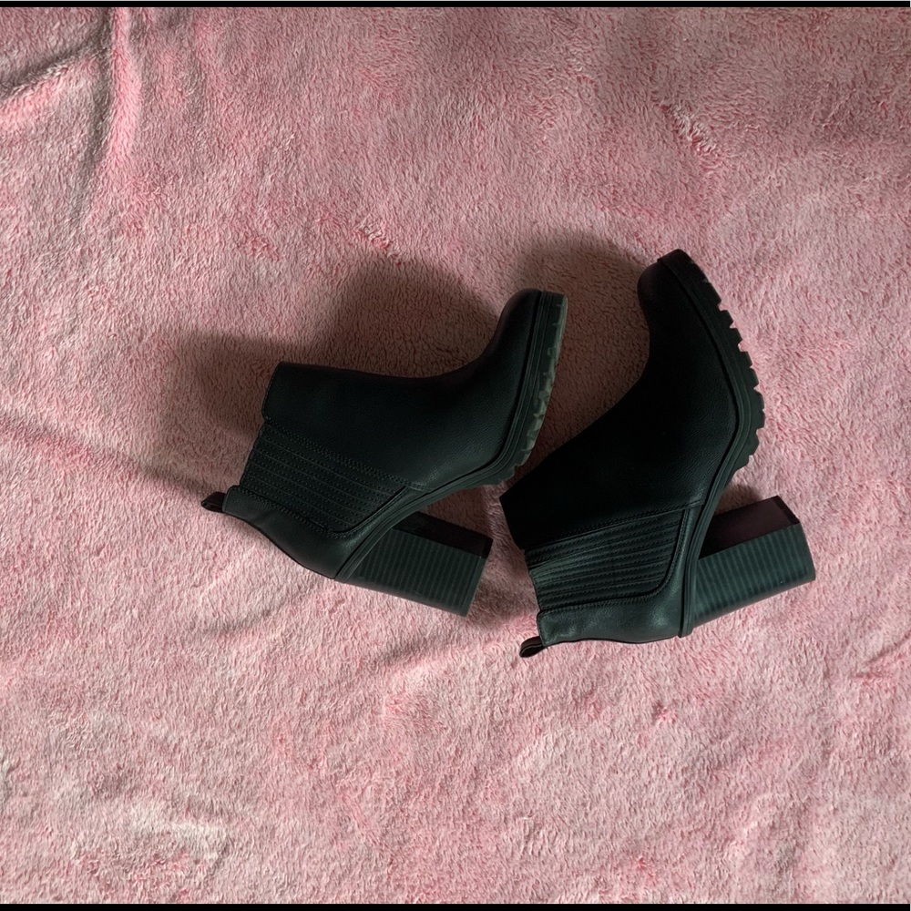 **sold**Sam and Libby heels